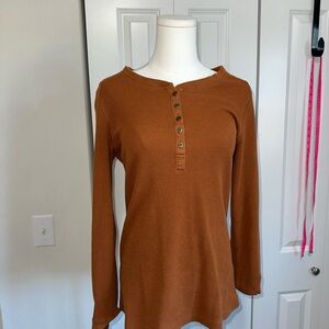 Waffle-Knit Button Henley Long Sleeve Top in Rust